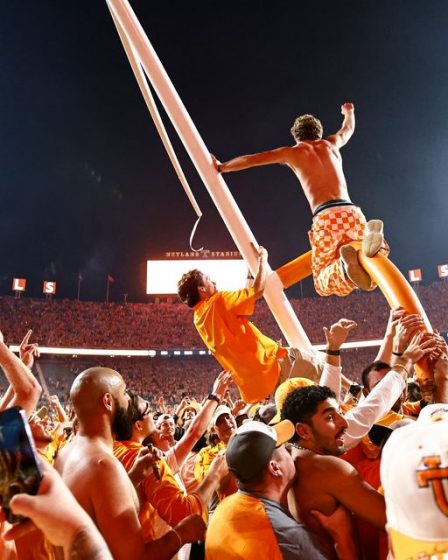 Le Tennessee rôti en ligne après avoir demandé aux fans de football de payer pour de nouveaux poteaux de but 9 Le Tennessee rôti en ligne après avoir demandé aux fans de football de payer pour de nouveaux poteaux de but
