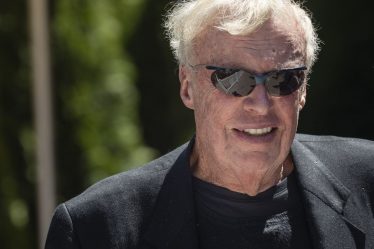 Le co-fondateur de Nike, Phil Knight, dit qu'il ferait n'importe quoi pour retirer le poste de gouverneur de l'Oregon des mains des démocrates