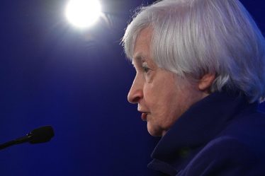 Le déficit budgétaire américain a été réduit de moitié au cours de l'exercice 2022 alors que les recettes augmentent et que les dépenses COVID diminuent