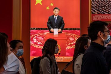 Le président chinois Xi appelle à la croissance militaire à l'ouverture du congrès du parti