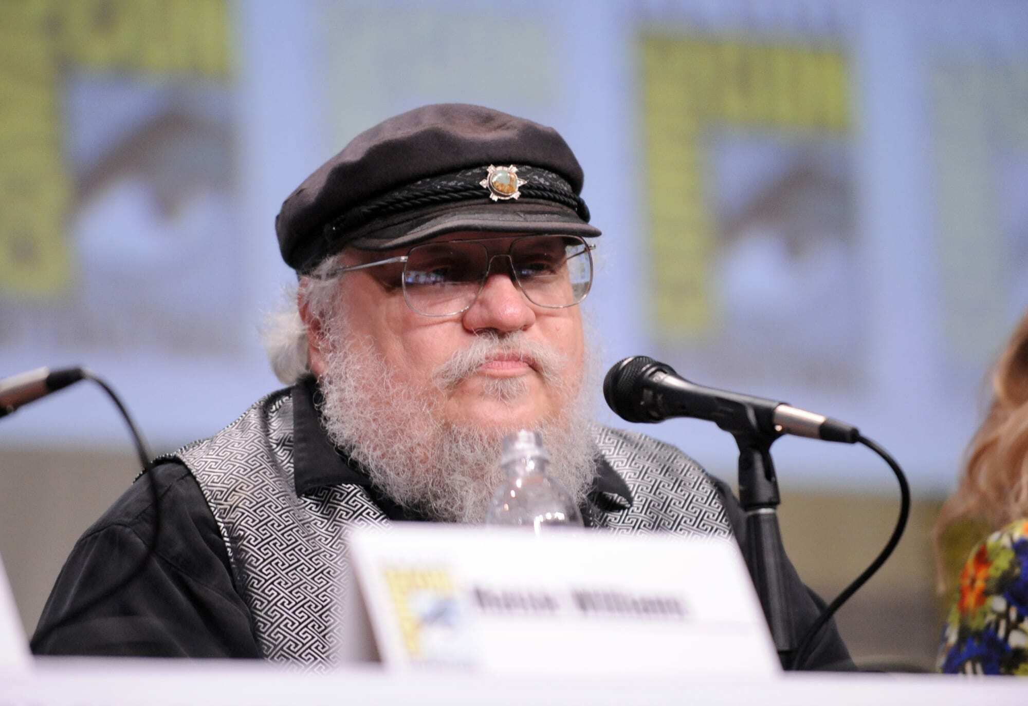 Les coauteurs du nouveau livre de George RR Martin font face à des réactions négatives contre le racisme 2 Les coauteurs du nouveau livre de George RR Martin font face à des réactions négatives contre le racisme - 1