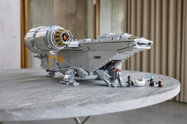 Présente l'ensemble LEGO de 600 $ de l'écusson du rasoir du mandalorien - 7