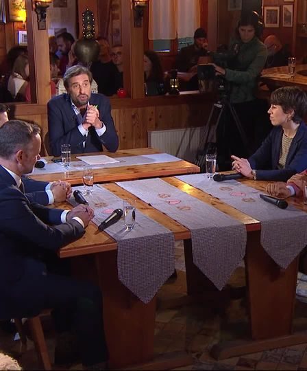 SMS d'Elon Musk, kilowattheures injustes, les diplomates face à la guerre › 9 SMS d'Elon Musk, kilowattheures injustes, les diplomates face à la guerre › - 8