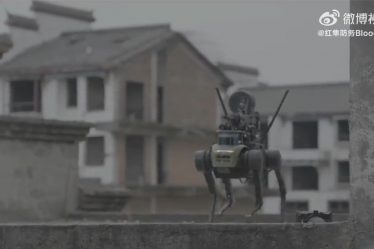 Un drone chinois largue un chien robot tueur "dans une zone de guerre" alors que Xi "vise l'invasion d'un essaim aérien à Taïwan" - Reuters › - 5