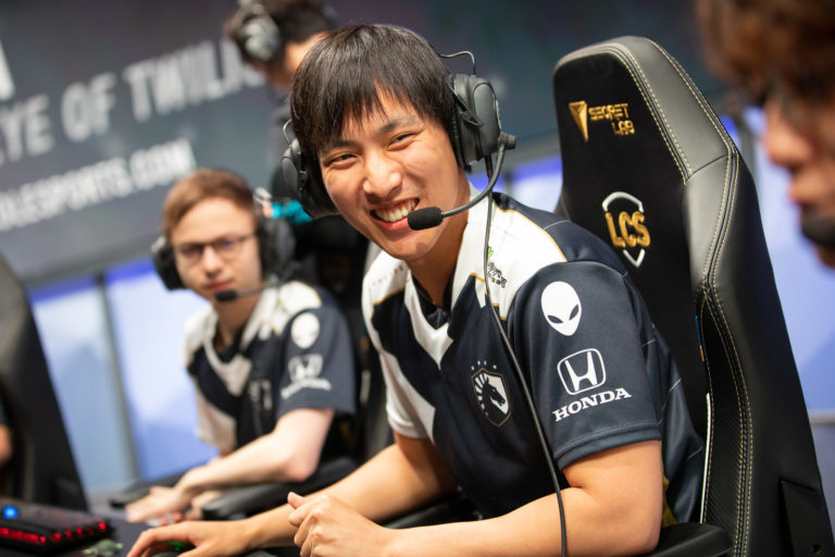 Doublelift serait en pourparlers avec les équipes LCS pour un éventuel retour au jeu professionnel 2 Doublelift serait en pourparlers avec les équipes LCS pour un éventuel retour au jeu professionnel - 1