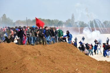 Manifestation : encore 2 000 personnes rassemblées contre la « piscine » - 3