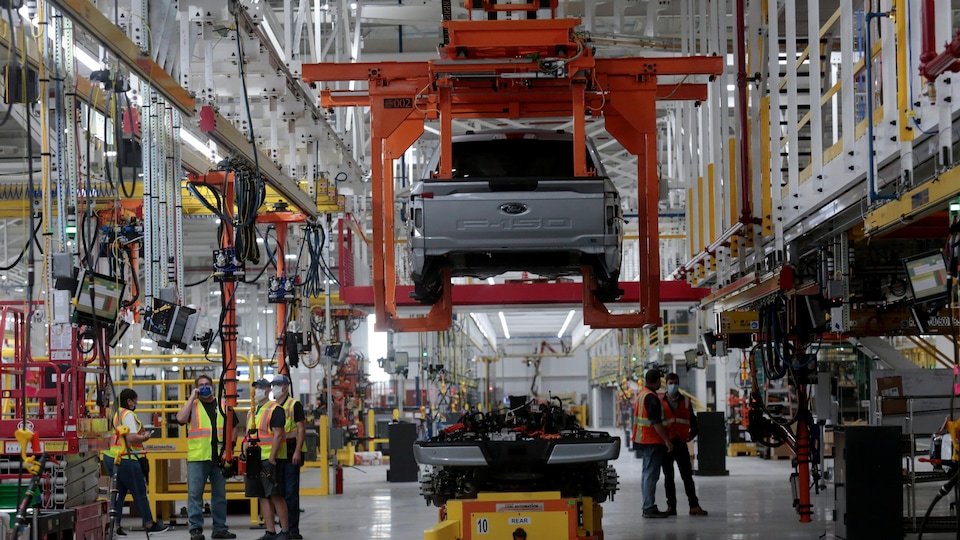 Tesla, VW, Mercedes, des entreprises dans la course à l'investissement - 1