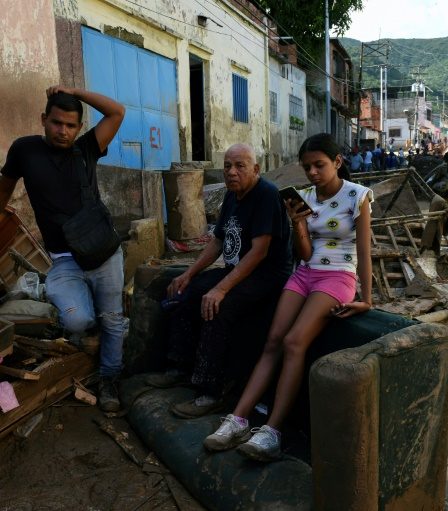 les recherches se poursuivent, l'espoir de retrouver des survivants est négligeable › 84 les recherches se poursuivent, l'espoir de retrouver des survivants est négligeable › - 83