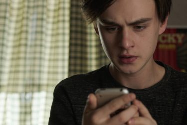 Devriez-vous regarder 'Mr. Le téléphone d'Harrigan ? Examen de la nouvelle adaptation de Stephen King de Netflix - 8
