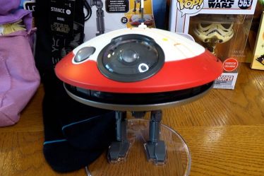 Déballage vidéo – Star Wars : Ramenez à la maison la collection de produits Galaxy et Hasbro Lola Animatronic Droid - 9