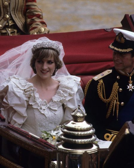 Quel âge avaient le prince Charles et la princesse Diana lorsqu'ils se sont mariés ? 16 Quel âge avaient le prince Charles et la princesse Diana lorsqu'ils se sont mariés ? - 15