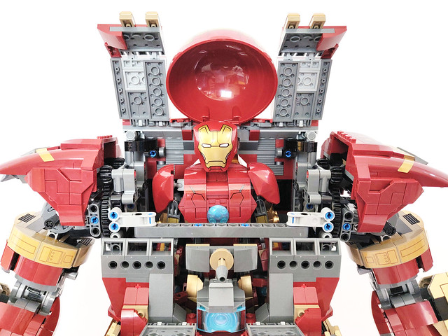 Test de LEGO Marvel Hulkbuster (76210) - Le fan de briques 13 LEGO Marvel Hulk Buster (76210)