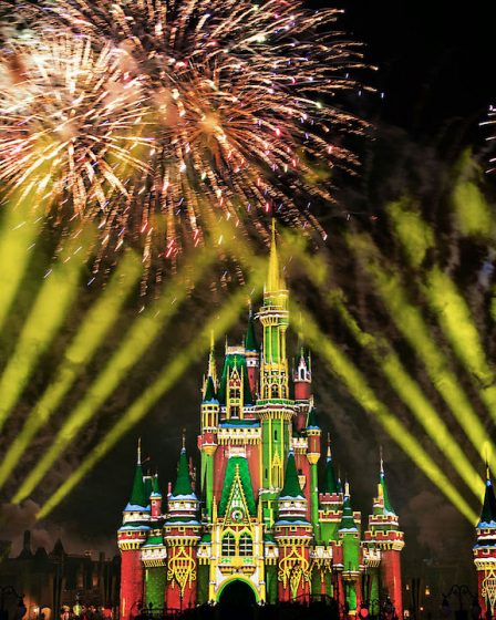Disney informe les habitants des feux d'artifice de fin de soirée au Magic Kingdom, tournage probable pour les spéciaux des fêtes - News 24 2 Disney informe les habitants des feux d'artifice de fin de soirée au Magic Kingdom, tournage probable pour les spéciaux des fêtes - News 24 - 1