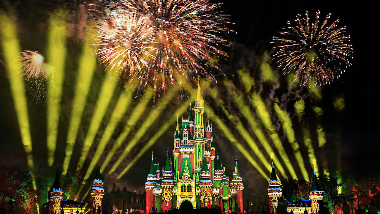 Disney informe les habitants des feux d'artifice de fin de soirée au Magic Kingdom, tournage probable pour les spéciaux des fêtes - News 24 2 Disney informe les habitants des feux d'artifice de fin de soirée au Magic Kingdom, tournage probable pour les spéciaux des fêtes - News 24 - 1