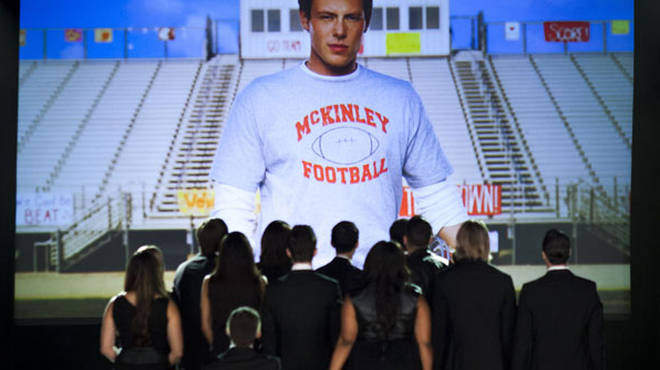 Ryan Murphy admet que Glee aurait dû se terminer après la mort de Cory Monteith 4 Glee's The Quarterback a rendu hommage à Cory Monteith et Finn Hudson
