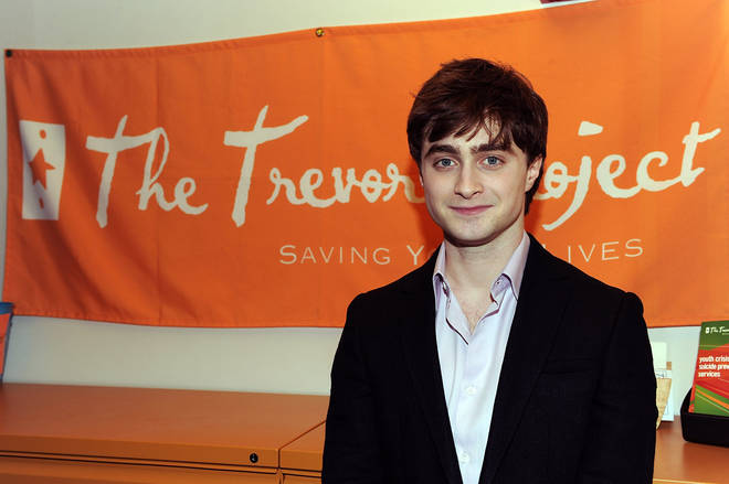 Daniel Radcliffe dit qu'il était "important" de s'exprimer contre JK Rowling... 4 Daniel Radcliffe visite le centre d'appels de NYC du Trevor Project