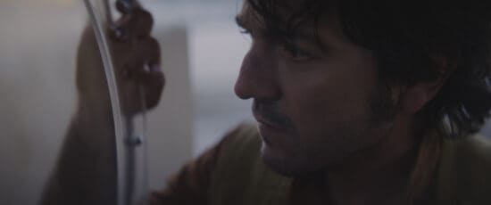 Star Wars " décide de consacrer plus de temps à " Andor " qu'au retour de Luke Skywalker. 5 Cassian Andor (Diego Luna) dans ANDOR de Lucasfilm, exclusivement sur Disney+. ©2022 Lucasfilm Ltd. & ; TM. Tous droits réservés.