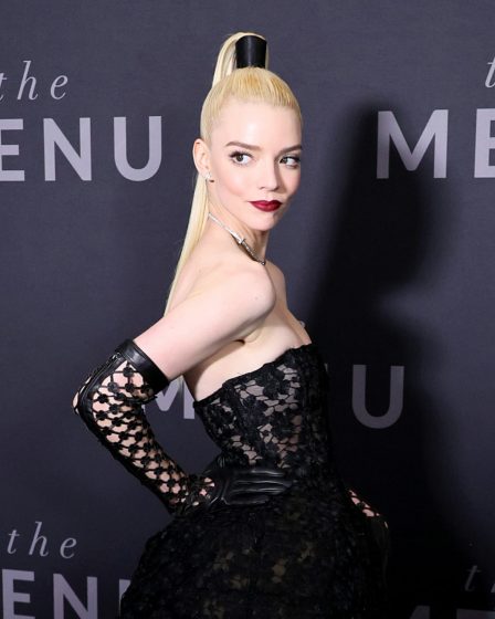 Anya Taylor-Joy parle de Furiosa, la préquelle de Mad Max : Fury Road. 100 Anya Taylor-Joy parle de Furiosa, la préquelle de Mad Max : Fury Road. - 99
