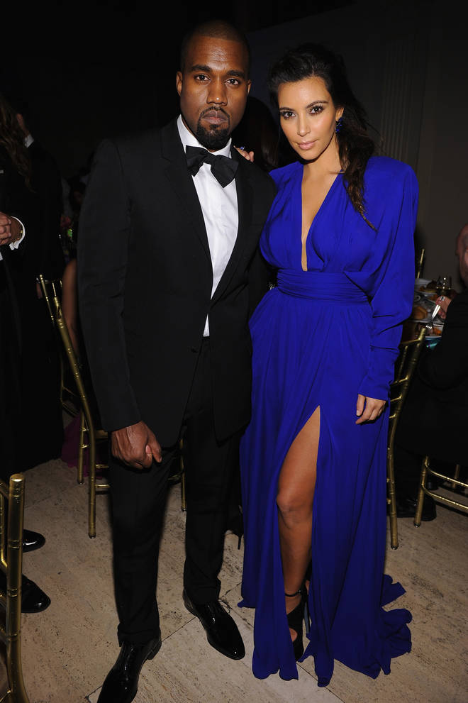 Kim Kardashian vient de raconter à North West la nuit où elle a été conçue 4 Kim Kardashian révèle qu'elle a conçu North West le soir où elle a porté cette robe bleue Balmain