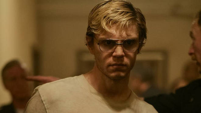 Netflix renouvelle la série Monster pour les saisons 2 et 3 4 Evan Peters a regardé l'interview de Dahmer Stone Phillips pour se préparer à la série
