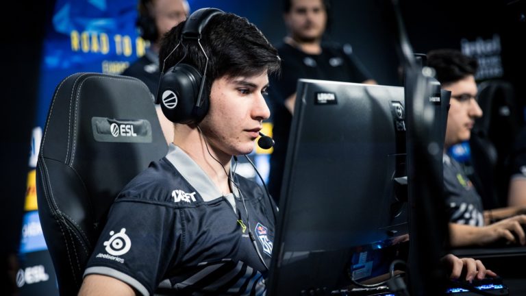 FlameZ vient de réaliser le jeu CS:GO le plus épique de 2022, mais il a été enterré dans la défaite 0-2 de son équipe 2 FlameZ vient de réaliser le jeu CS:GO le plus épique de 2022, mais il a été enterré dans la défaite 0-2 de son équipe - 1