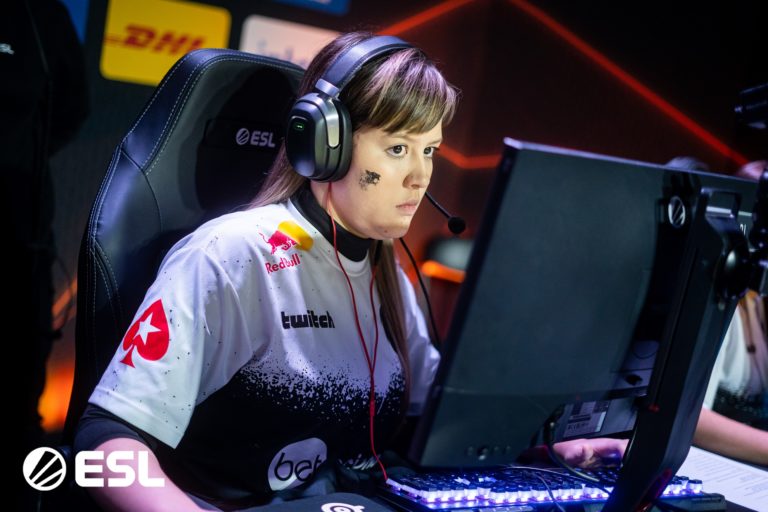 Le lanceur de CS:GO Semmler fait des commentaires transphobes tout en prétendant défendre la ligue féminine qu'il a précédemment saccagée 2 Le lanceur de CS:GO Semmler fait des commentaires transphobes tout en prétendant défendre la ligue féminine qu'il a précédemment saccagée - 1