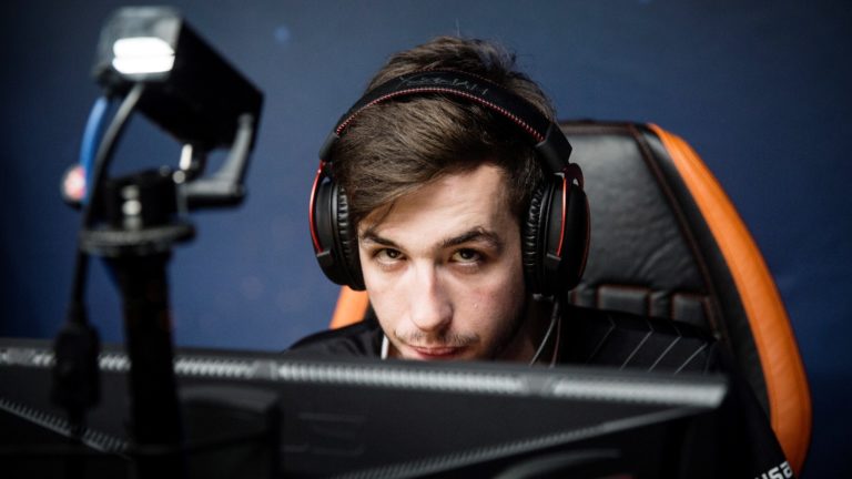 KennyS réussit un embrayage décisif 1 contre 2 pour pousser sa nouvelle équipe CS:GO à travers la ligne d'arrivée sur Vertigo 2 KennyS réussit un embrayage décisif 1 contre 2 pour pousser sa nouvelle équipe CS:GO à travers la ligne d'arrivée sur Vertigo - 1