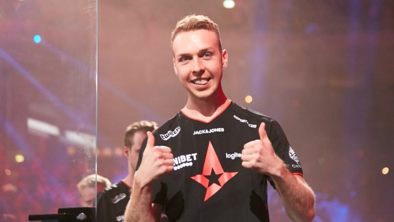 Pas d'appareil ? Aucun problème. Astralis domine les premiers matchs CS:GO à Elisa Masters Espoo 2 Pas d'appareil ? Aucun problème. Astralis domine les premiers matchs CS:GO à Elisa Masters Espoo - 1
