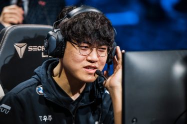 La tournée de vengeance de Gumayusi se poursuit alors qu'il renvoie T1 en finale aux Mondiaux 2022 - 9