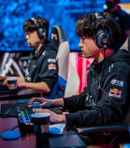 Ces 2 joueurs vedettes sont en bonne voie pour terminer les Mondiaux 2022 avec des KDA à deux chiffres 78 Ces 2 joueurs vedettes sont en bonne voie pour terminer les Mondiaux 2022 avec des KDA à deux chiffres - 77
