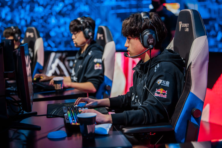 Ces 2 joueurs vedettes sont en bonne voie pour terminer les Mondiaux 2022 avec des KDA à deux chiffres 2 Ces 2 joueurs vedettes sont en bonne voie pour terminer les Mondiaux 2022 avec des KDA à deux chiffres - 1