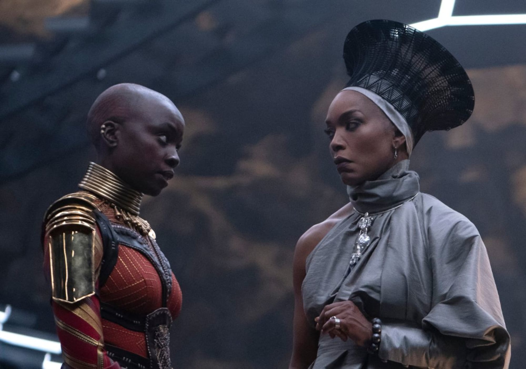 Danai Gurira (Okoye) qualifie Wakanda Forever de "profondément cinématographique". 2 Danai Gurira (Okoye) qualifie Wakanda Forever de "profondément cinématographique". - 1