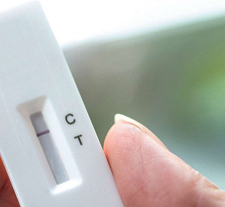 Pouvez-vous transmettre le COVID-19 si votre test est négatif ? 88 Pouvez-vous transmettre le COVID-19 si votre test est négatif ? - 87