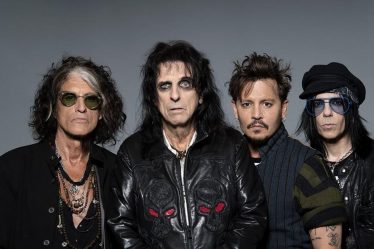 Hollywood Vampires de retour à Bucarest : combien ça coûte de voir Johnny Depp et Alice Cooper en live ? - Bleu royal - 8