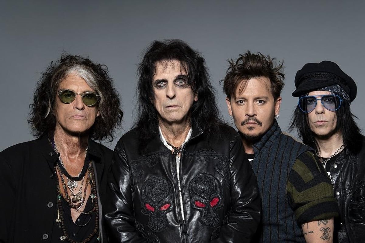 Hollywood Vampires de retour à Bucarest : combien ça coûte de voir Johnny Depp et Alice Cooper en live ? - Bleu royal 2 Hollywood Vampires de retour à Bucarest : combien ça coûte de voir Johnny Depp et Alice Cooper en live ? - Bleu royal - 1