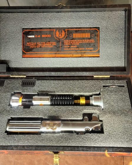 Le jeu de sabres laser d'Anakin Skywalker et d'Obi-Wan Kenobi de la "Bataille des Héros" arrive à Disneyland - WDW News Today - 106