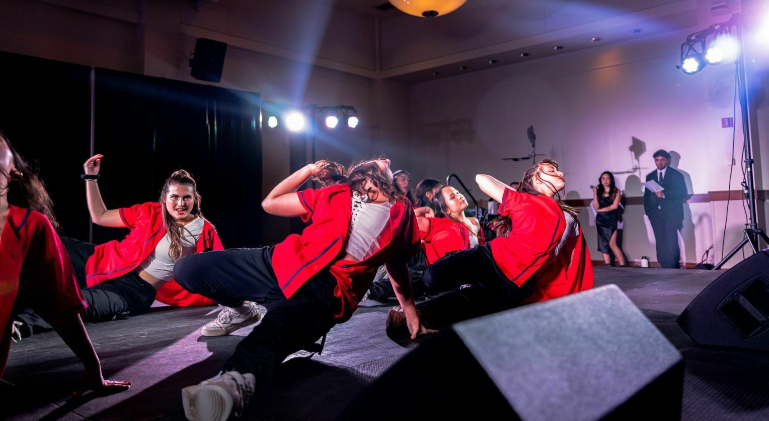 Le showcase annuel d'AXIS célèbre la danse et la culture pour une œuvre caritative - les hauteurs 2 Le showcase annuel d'AXIS célèbre la danse et la culture pour une œuvre caritative - les hauteurs - 1