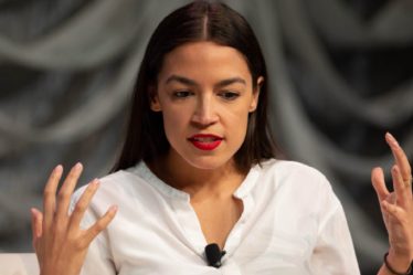 Quel est le classement d'AOC en Ligue ? | Le talent d'Alexandria Ocasio-Cortez dans League of Legends - 7
