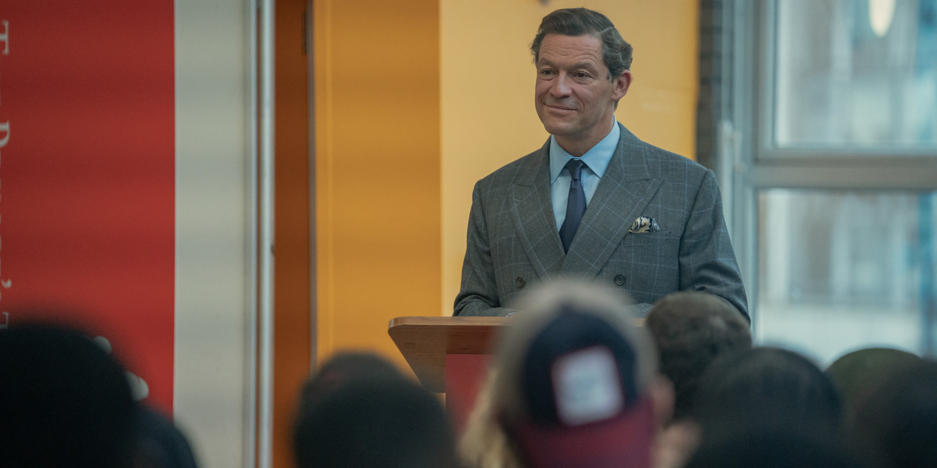 Quelle est la taille du roi Charles ? (Et quelle est la taille des acteurs qui jouent le prince Charles sur The Crown?) 3 The Crown - Dominic West dans le rôle du Prince Charles