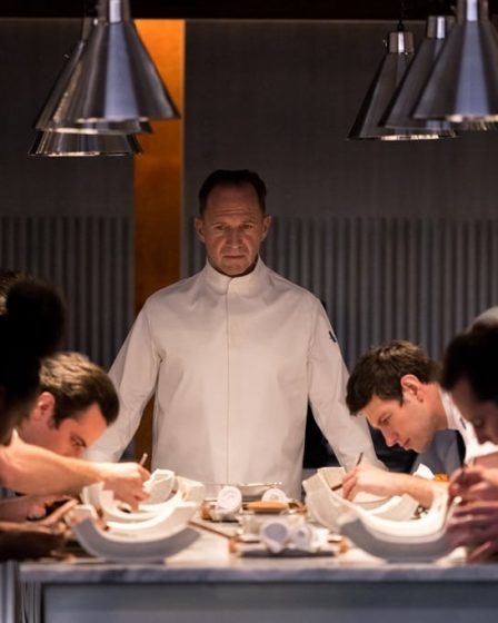 REVIEW | Ralph Fiennes est particulièrement en forme dans ce film délicieusement tordu, The Menu | Life. 43 REVIEW | Ralph Fiennes est particulièrement en forme dans ce film délicieusement tordu, The Menu | Life. - 42