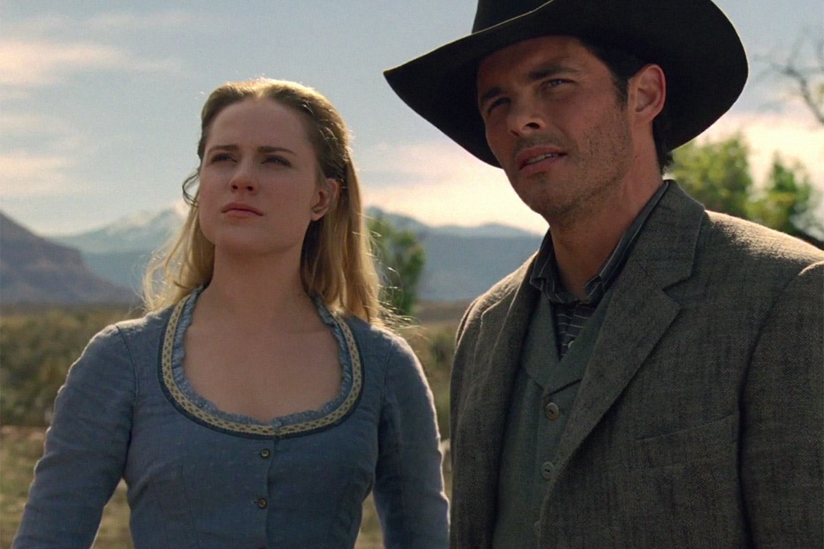 Dolores et Teddy dans Westworld Saison 1 The Reckoning