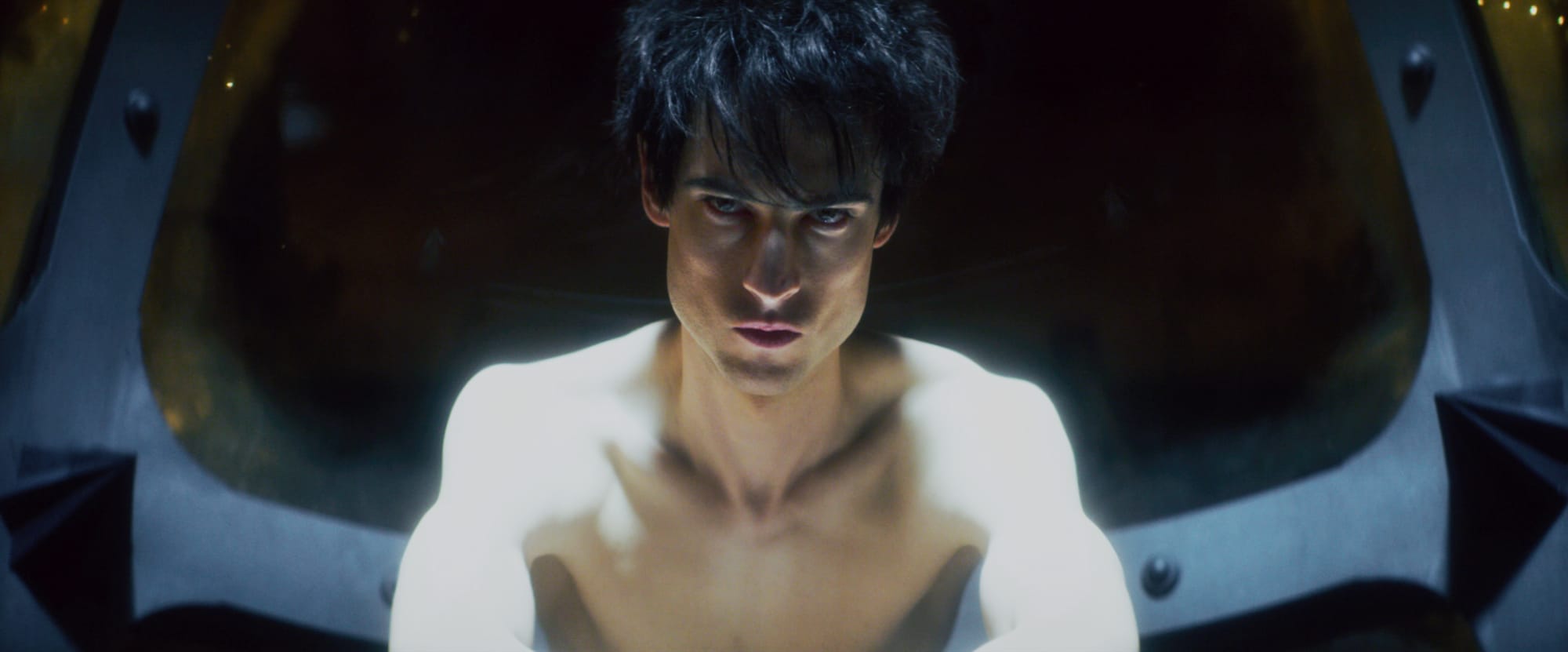 Tom Sturridge se souvient avoir été enfermé nu dans une sphère en verre pour The Sandman 2 Tom Sturridge se souvient avoir été enfermé nu dans une sphère en verre pour The Sandman - 1