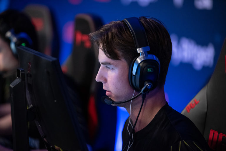 Pourquoi dev1ce ne joue-t-il pas à CS:GO, et quand sera-t-il de retour ? - 1