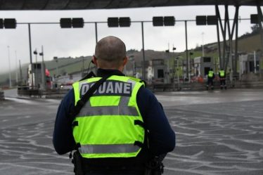 les douaniers ont saisi 145 kg de résine de cannabis à bord d'une voiture. › Actualités Geek - 5