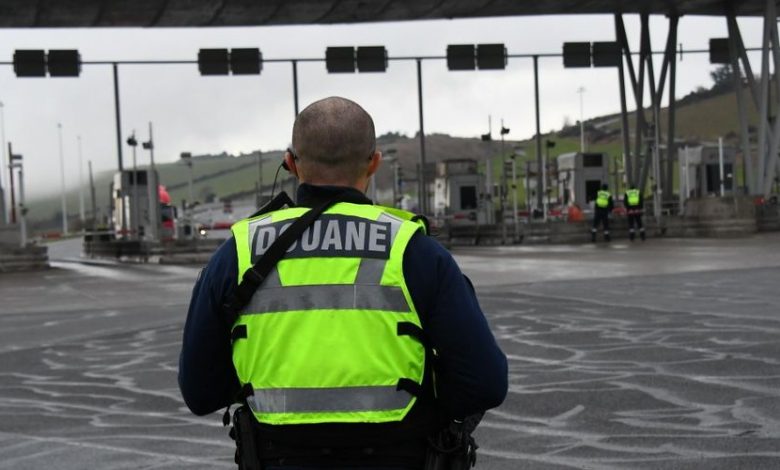 les douaniers ont saisi 145 kg de résine de cannabis à bord d'une voiture. › Actualités Geek 2 les douaniers ont saisi 145 kg de résine de cannabis à bord d'une voiture. › Actualités Geek - 1