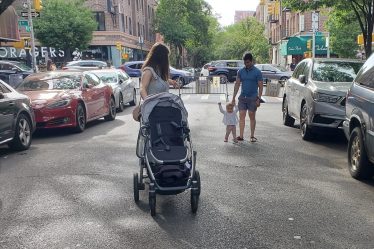 Les opposants à la rue ouverte de la 22e rue ouest intensifient leur réaction alors que la ville prévoit une réduction de la circulation à plus long terme. - 10