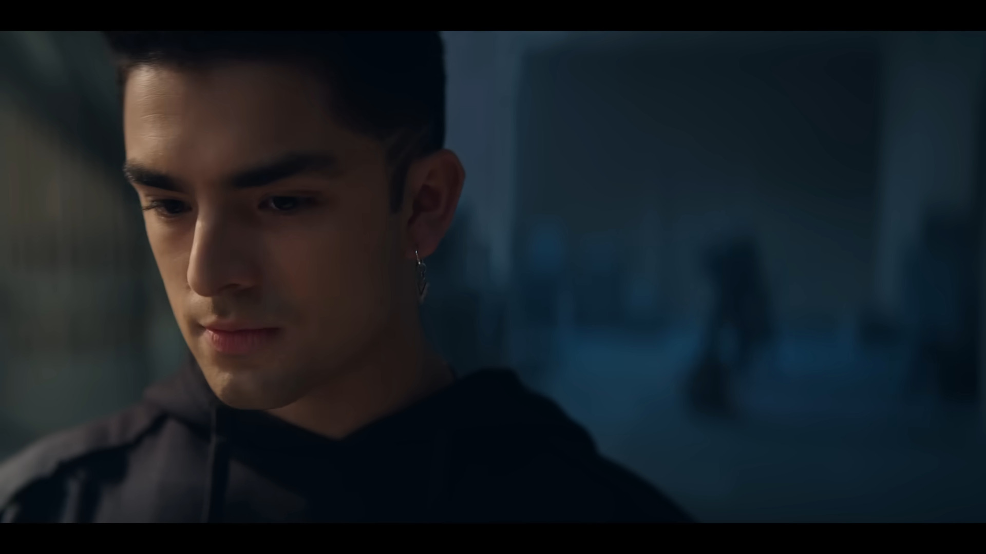Phoenix Nero (Diego Tinoco) contemple comment obtenir ce qu'il veut dans Knights of the Zodiac (2023), Toei Animation via YouTube