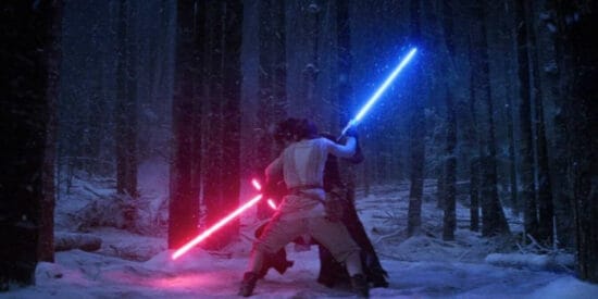 Le sabre laser à garde croisée revient dans 'Star Wars' dans un épisode qui vous "frappera au cœur". 9 bataille au sabre laser entre kylo ren et rey