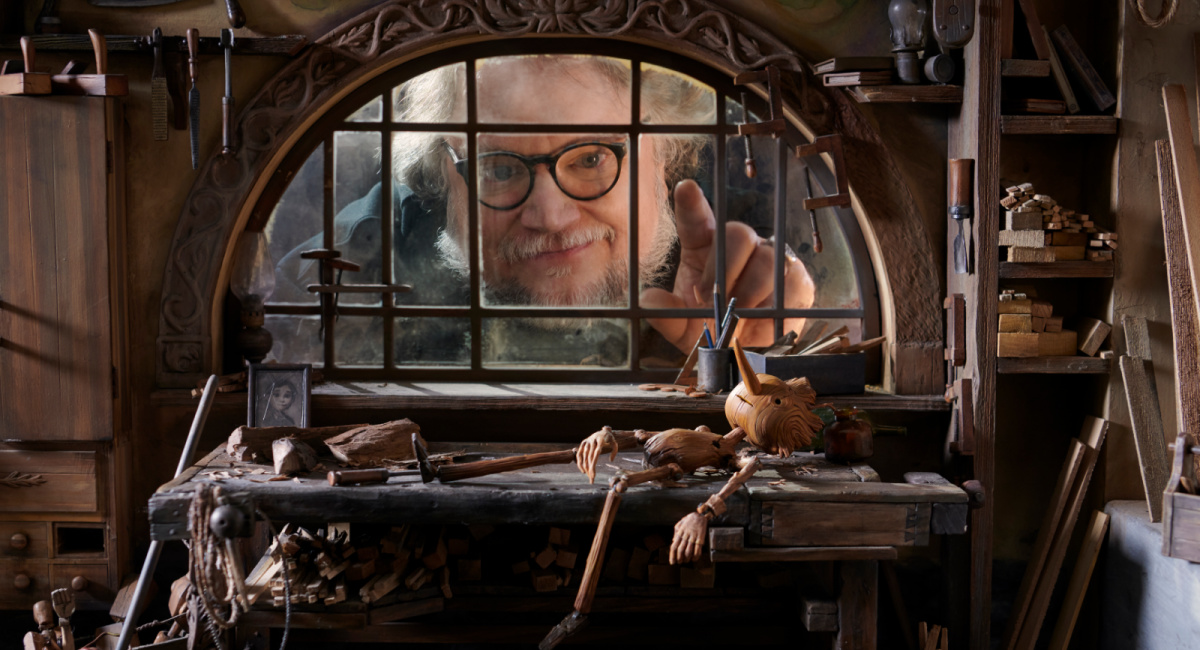 Le réalisateur Guillermo del Toro sur le plateau de tournage du film 