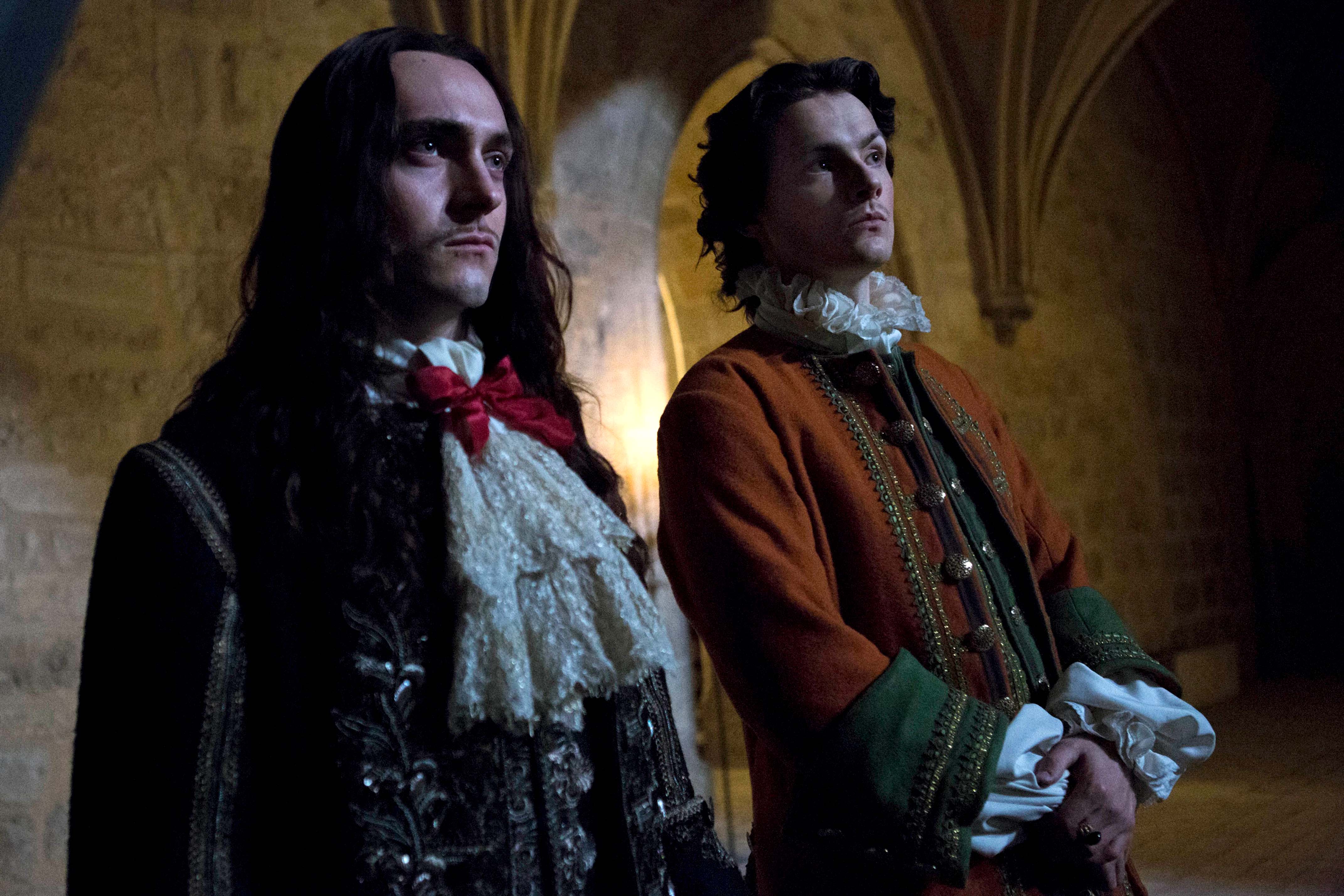 La Fabrique de poupées - le casting, l'intrigue et tout ce dont vous avez besoin sur l'histoire effrayante de l'obsession. 6 George Webster (à droite) à Versailles.